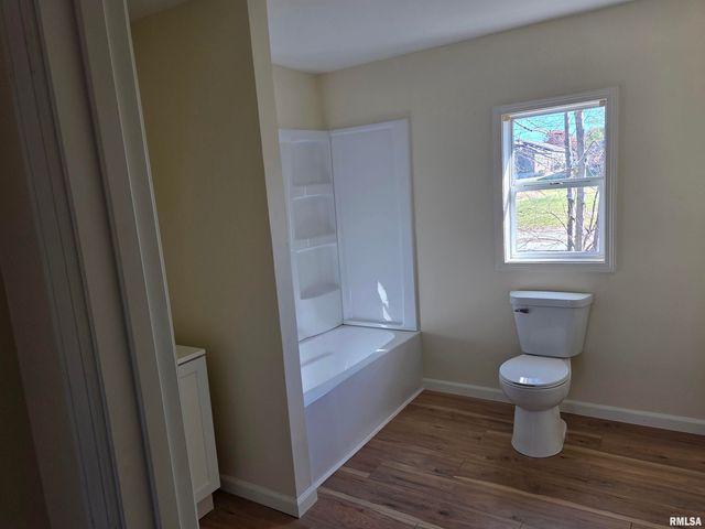 1207 N MARKET Street, Marion, IL 62959