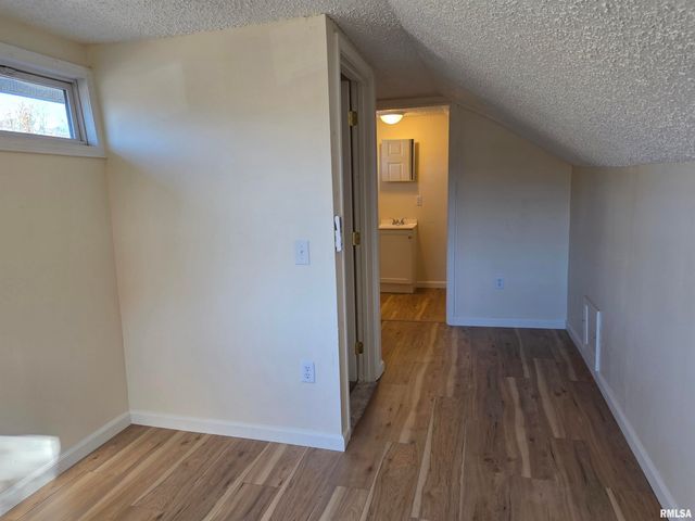 1207 N MARKET Street, Marion, IL 62959