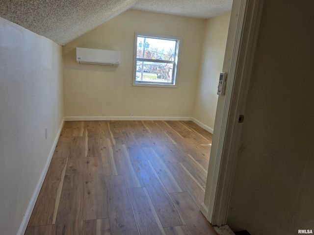 1207 N MARKET Street, Marion, IL 62959