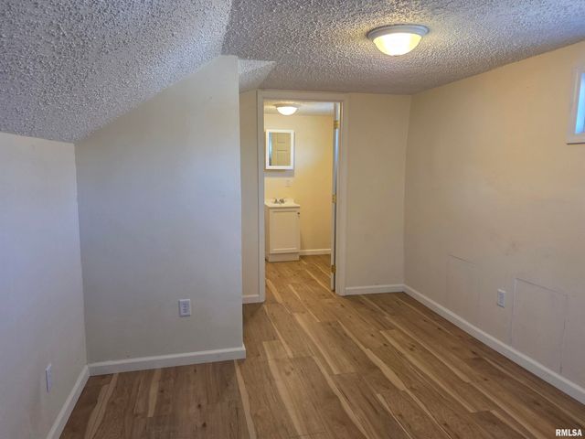 1207 N MARKET Street, Marion, IL 62959