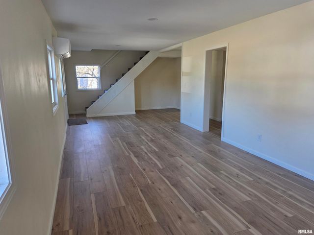 1207 N MARKET Street, Marion, IL 62959