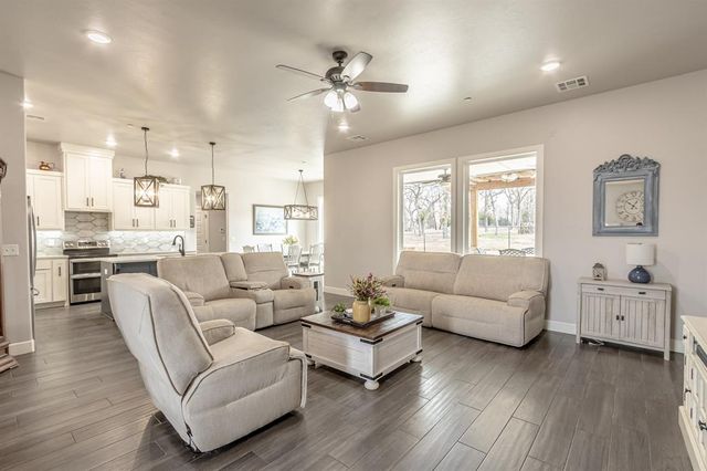 9408 SW Megans Way, Mcloud, OK 74851