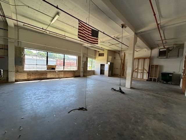 3850 W Cortland Street, Chicago, IL 60647