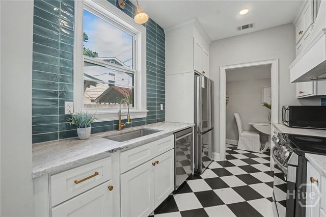 1124 E 37th Street, Savannah, GA 31404