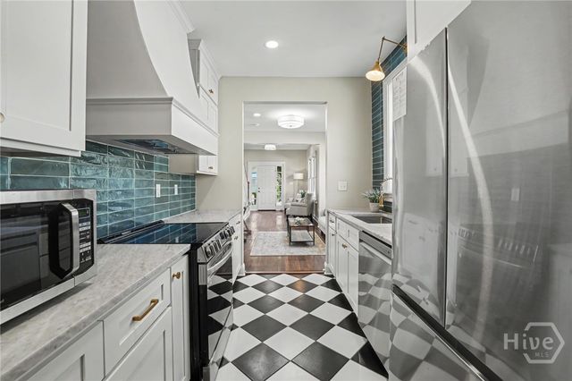 1124 E 37th Street, Savannah, GA 31404