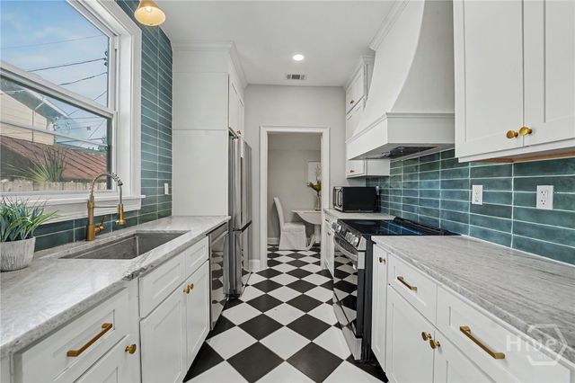 1124 E 37th Street, Savannah, GA 31404