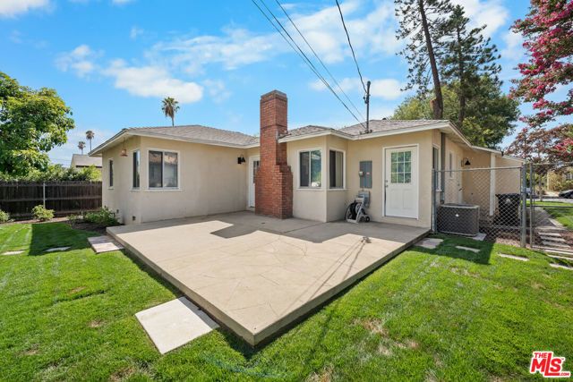 8914 Canby Avenue, Los Angeles, CA 91325