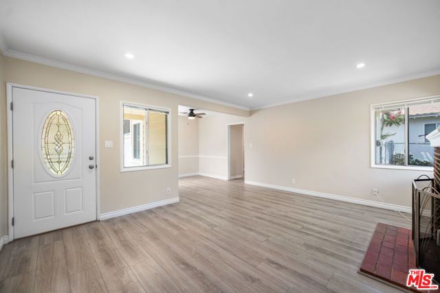 8914 Canby Avenue, Los Angeles, CA 91325