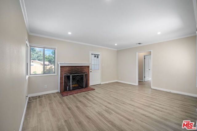 8914 Canby Avenue, Los Angeles, CA 91325