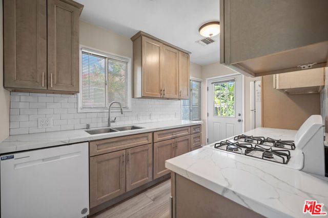 8914 Canby Avenue, Los Angeles, CA 91325