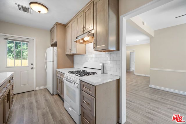 8914 Canby Avenue, Los Angeles, CA 91325