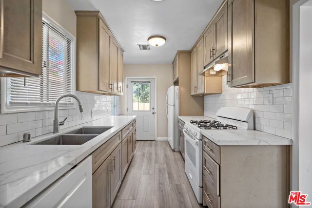 8914 Canby Avenue, Los Angeles, CA 91325