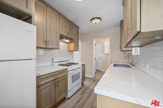 8914 Canby Avenue, Los Angeles, CA 91325