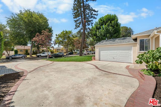 8914 Canby Avenue, Los Angeles, CA 91325
