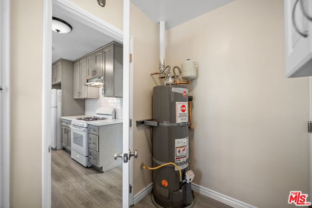 8914 Canby Avenue, Los Angeles, CA 91325