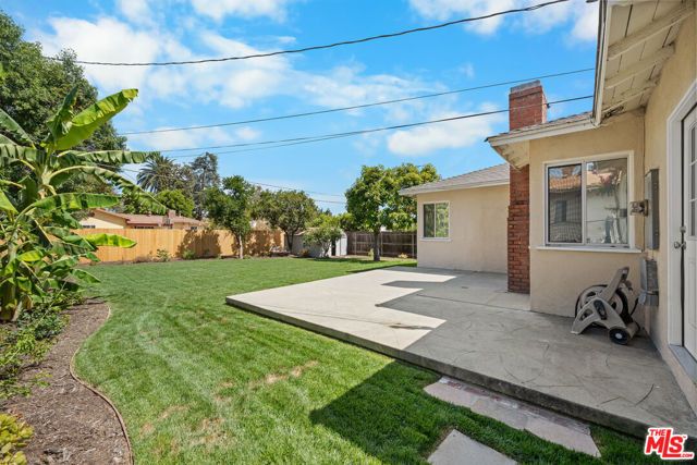 8914 Canby Avenue, Los Angeles, CA 91325