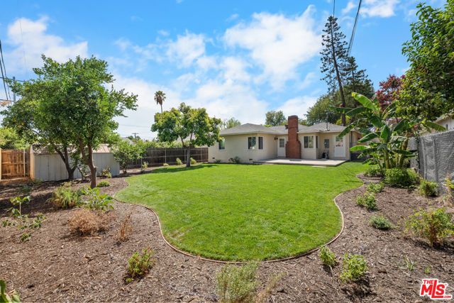 8914 Canby Avenue, Los Angeles, CA 91325