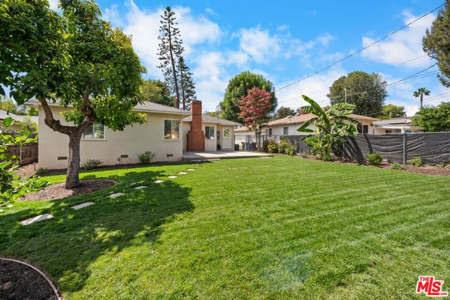 8914 Canby Avenue, Los Angeles, CA 91325
