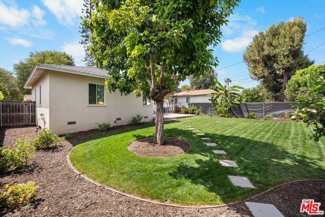 8914 Canby Avenue, Los Angeles, CA 91325