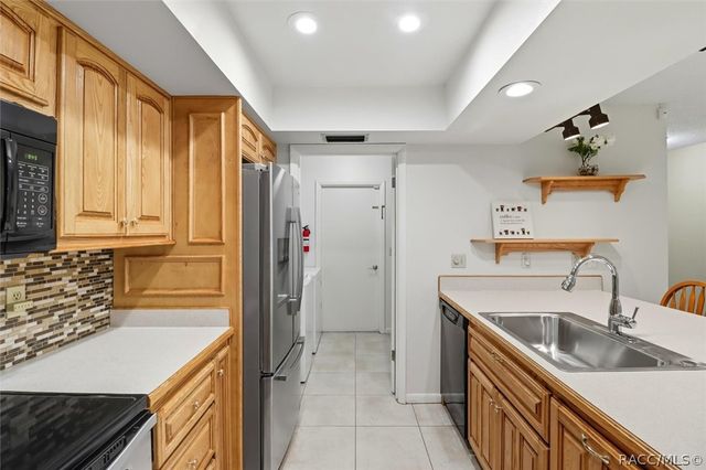 25 Jamaica Street, Homosassa, FL 34446