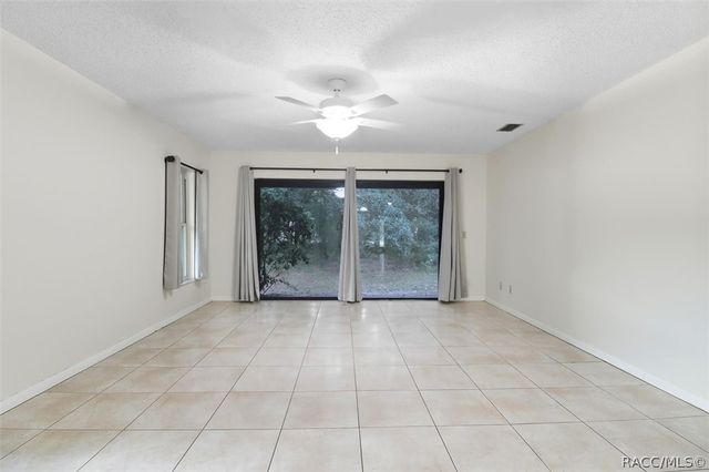 25 Jamaica Street, Homosassa, FL 34446