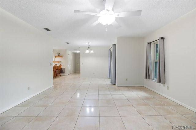 25 Jamaica Street, Homosassa, FL 34446