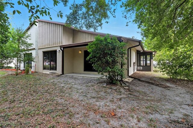 25 Jamaica Street, Homosassa, FL 34446