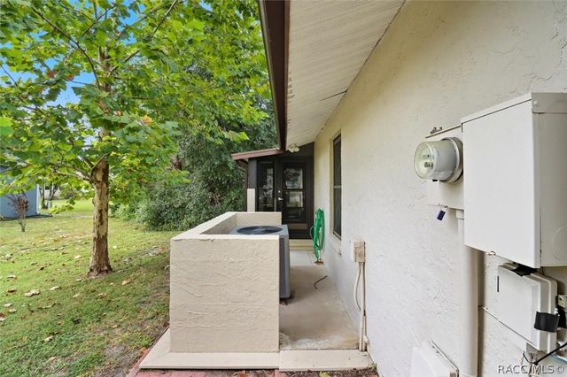 25 Jamaica Street, Homosassa, FL 34446