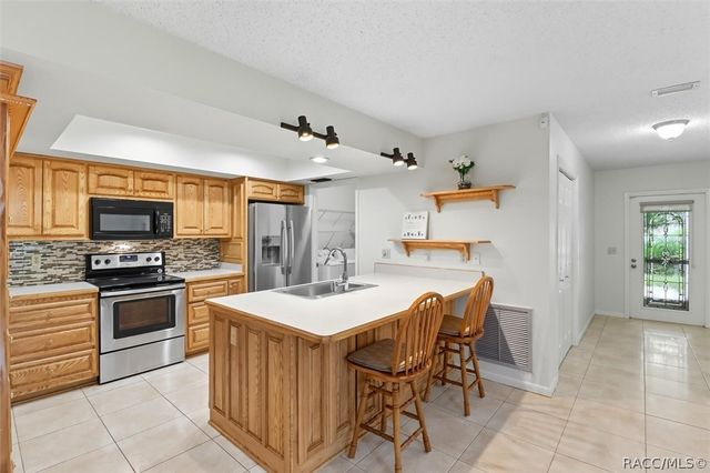 25 Jamaica Street, Homosassa, FL 34446