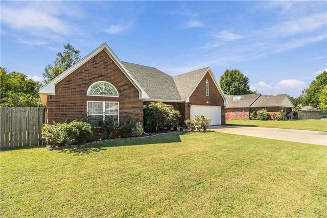 214 Center Drive, Lowell, AR 72745