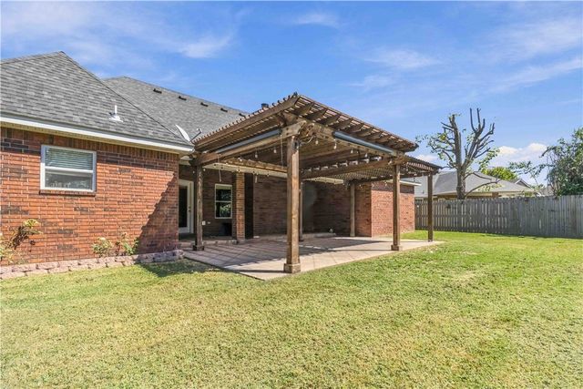 214 Center Drive, Lowell, AR 72745