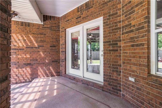 214 Center Drive, Lowell, AR 72745