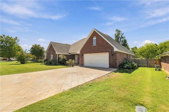 214 Center Drive, Lowell, AR 72745