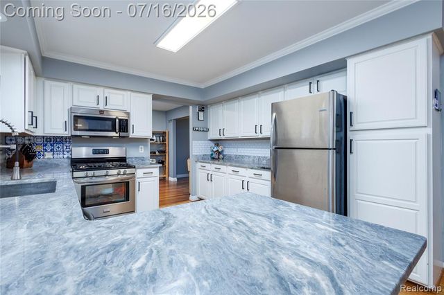 42790 Ledgeview Drive, Novi, MI 48377
