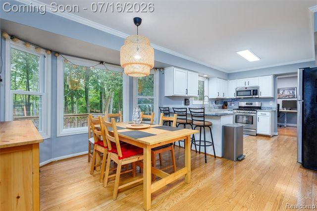 42790 Ledgeview Drive, Novi, MI 48377
