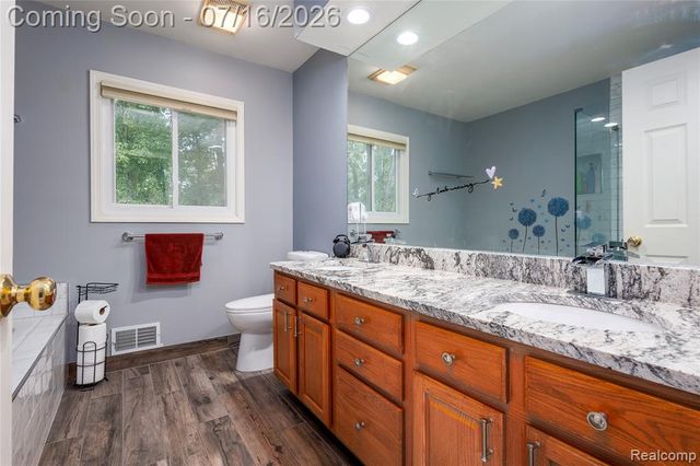 42790 Ledgeview Drive, Novi, MI 48377