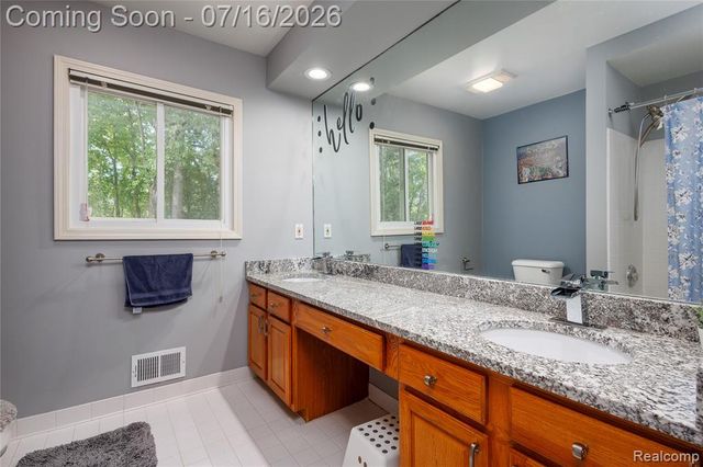 42790 Ledgeview Drive, Novi, MI 48377