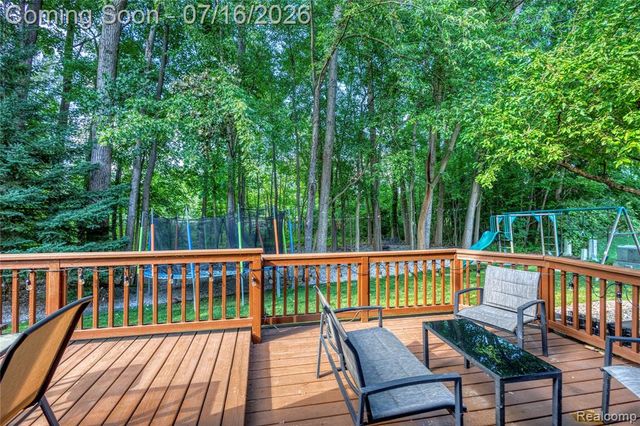 42790 Ledgeview Drive, Novi, MI 48377