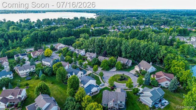 42790 Ledgeview Drive, Novi, MI 48377