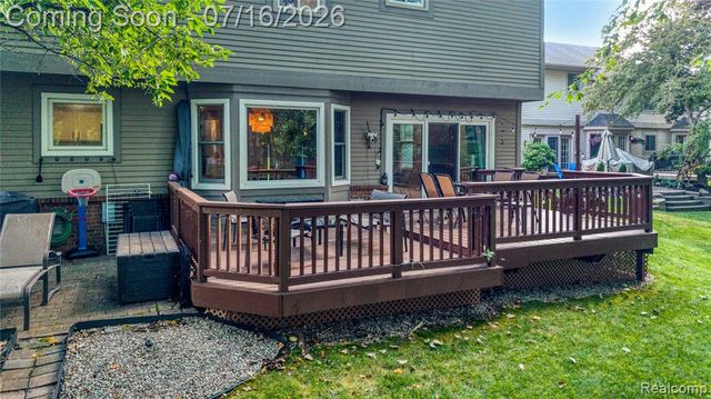 42790 Ledgeview Drive, Novi, MI 48377