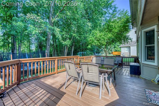 42790 Ledgeview Drive, Novi, MI 48377