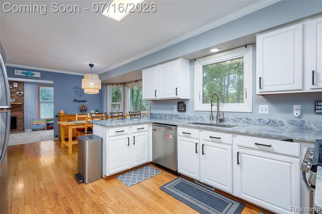 42790 Ledgeview Drive, Novi, MI 48377