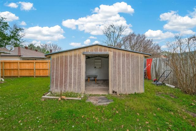 7515 Londres Drive, Houston, TX 77083