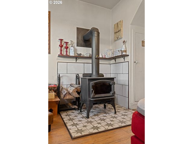 931 S 4TH St, Coos Bay, OR 97420