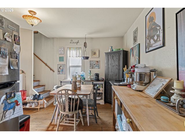 931 S 4TH St, Coos Bay, OR 97420