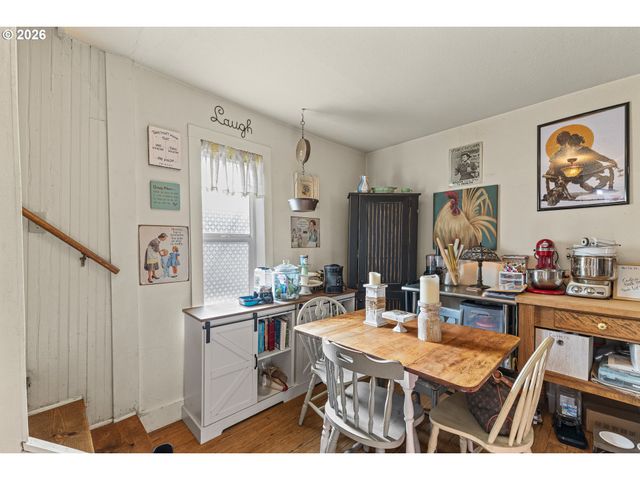 931 S 4TH St, Coos Bay, OR 97420