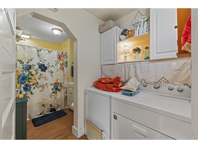 931 S 4TH St, Coos Bay, OR 97420