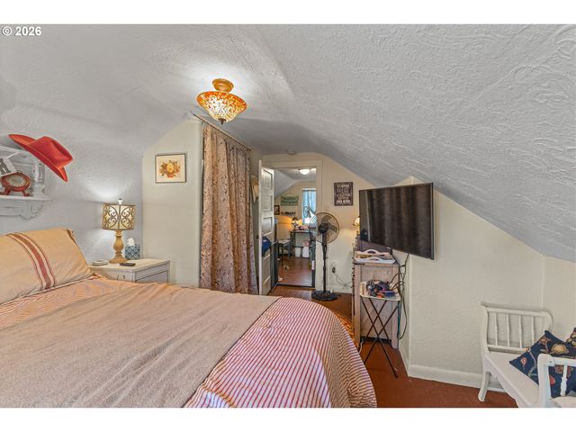 931 S 4TH St, Coos Bay, OR 97420