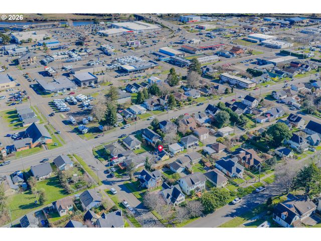 931 S 4TH St, Coos Bay, OR 97420