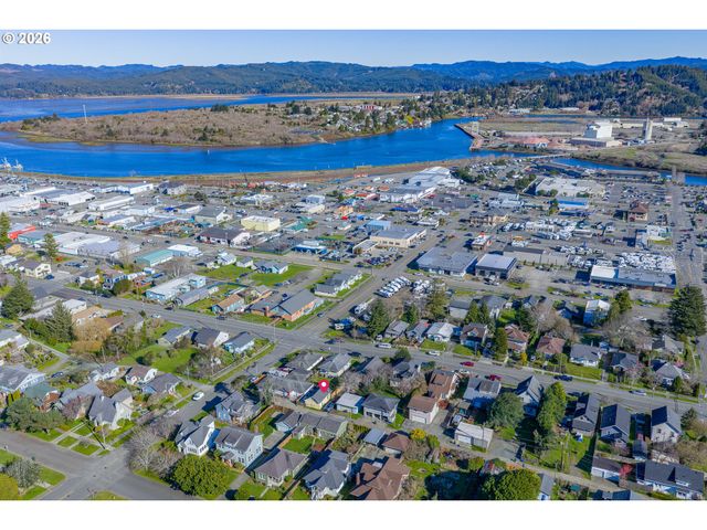 931 S 4TH St, Coos Bay, OR 97420
